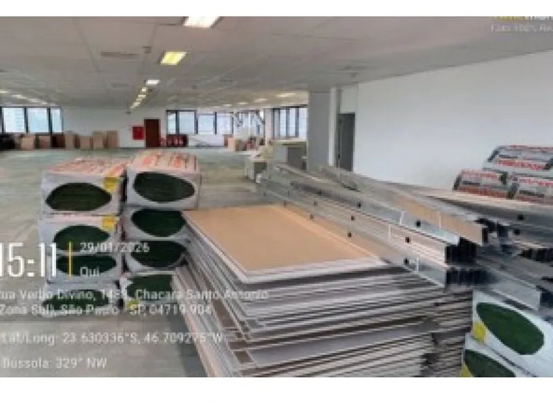 Comercial em leilão