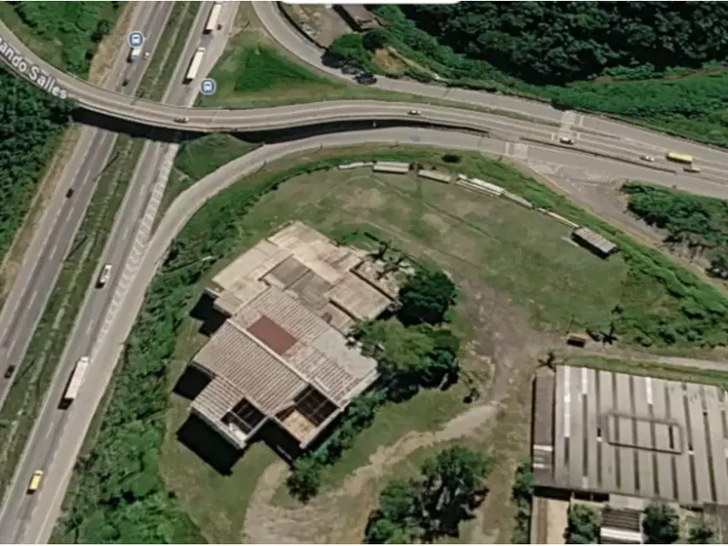 Comercial em leilão