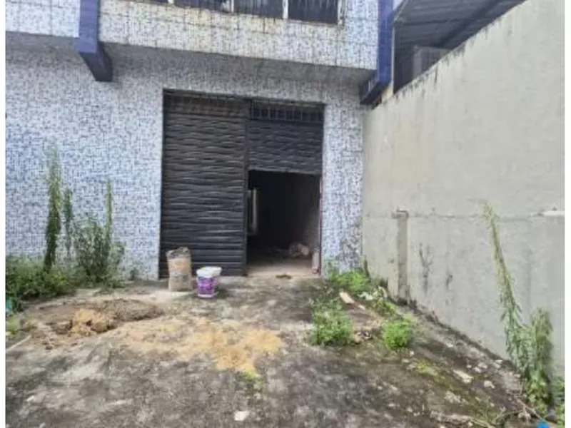 Comercial em leilão