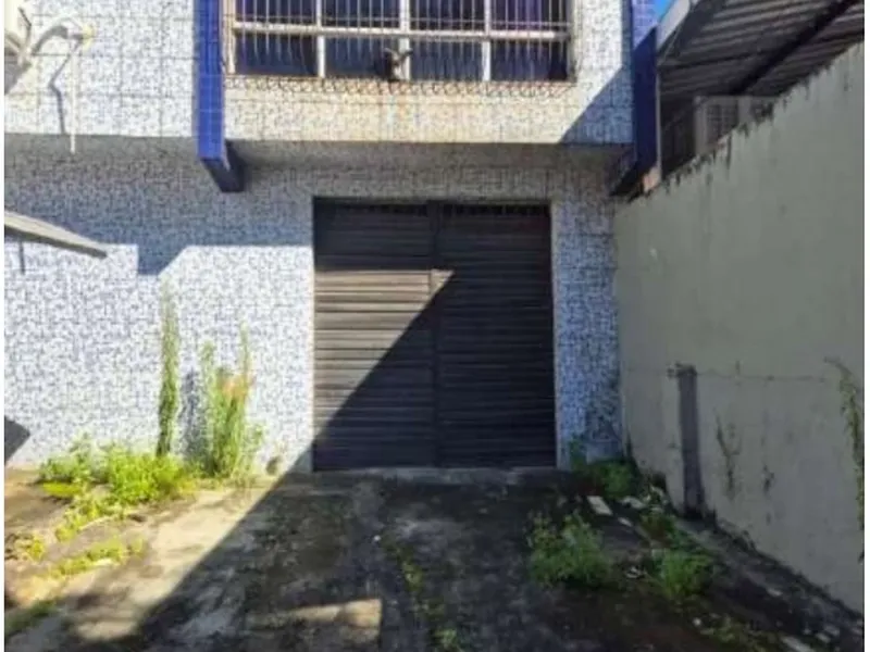 Comercial em leilão