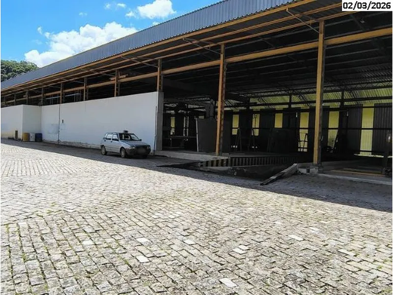 Comercial em leilão