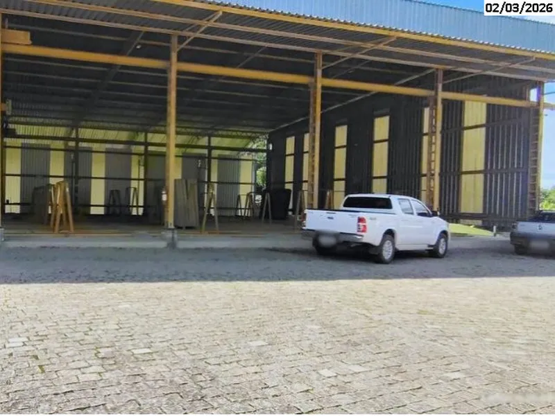 Comercial em leilão