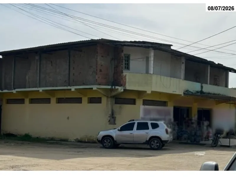 Comercial em leilão