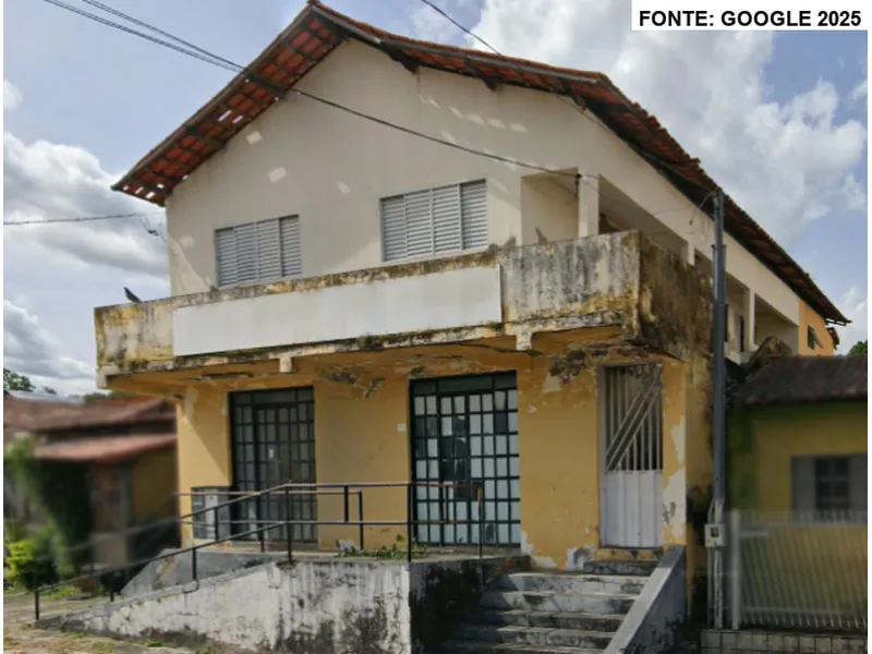 Comercial em leilão