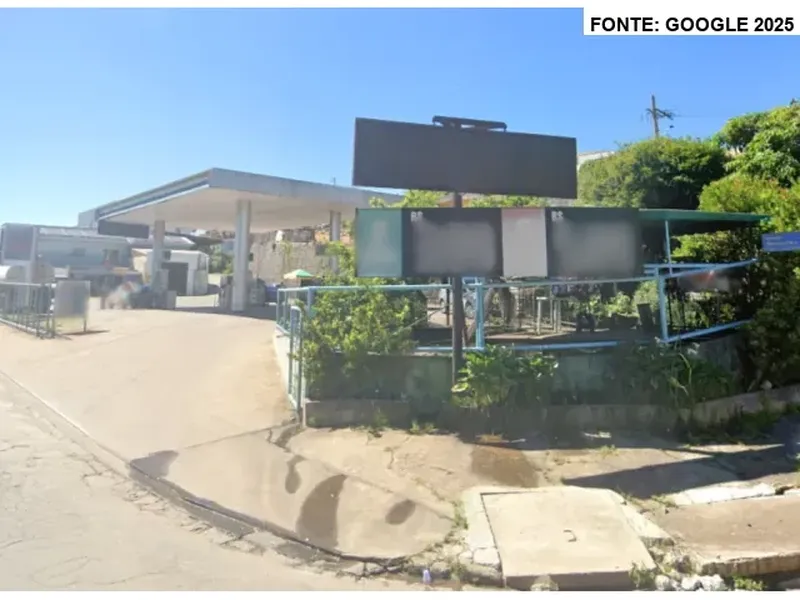 Comercial em leilão