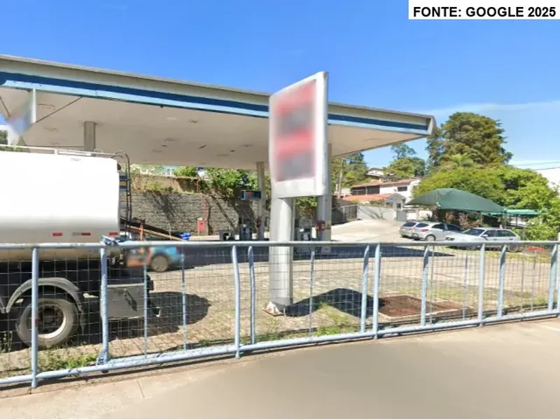 Comercial em leilão