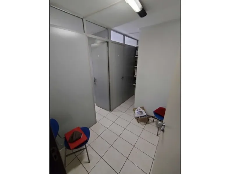 Comercial em leilão