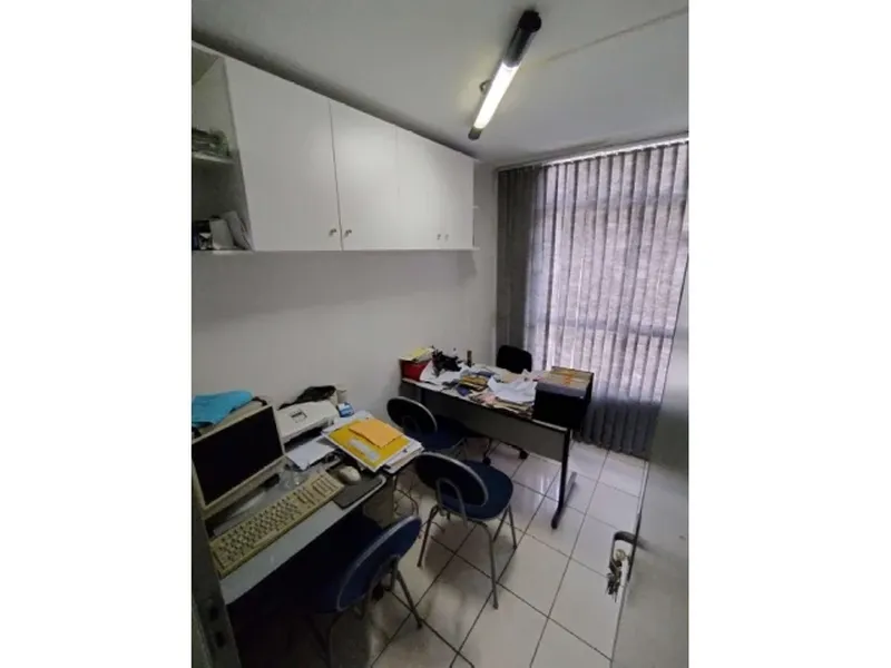 Comercial em leilão