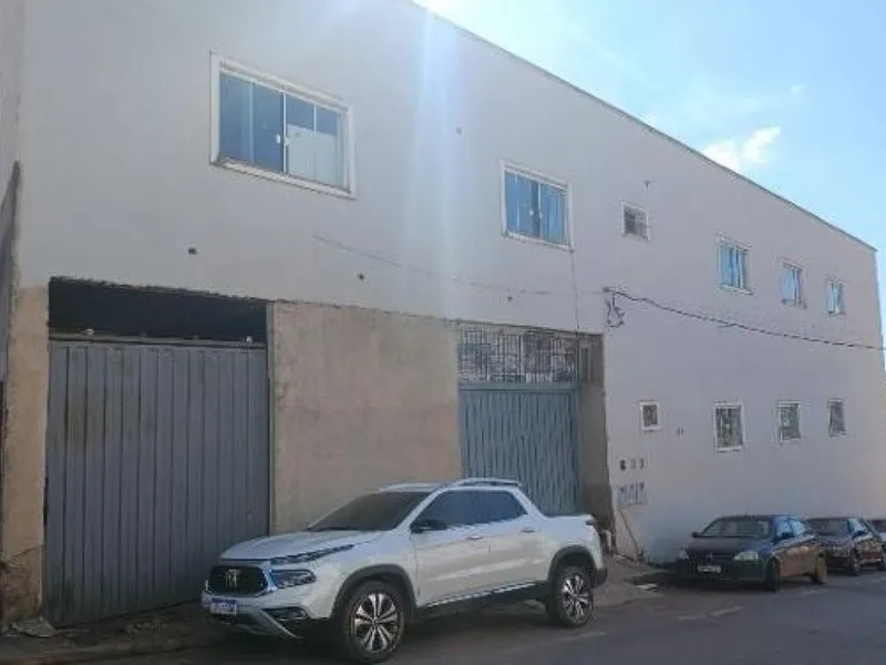 Comercial em leilão