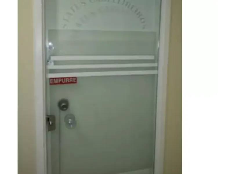 Comercial em leilão