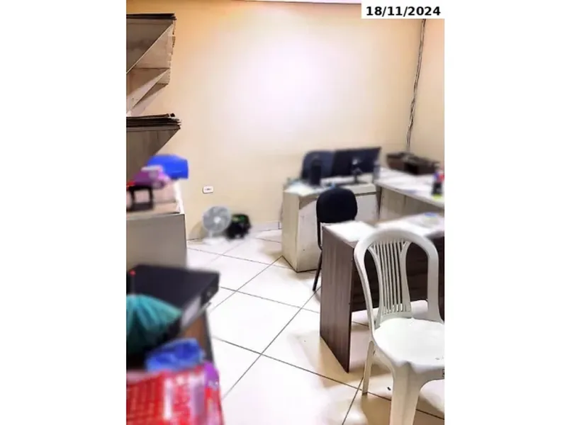 Comercial em leilão