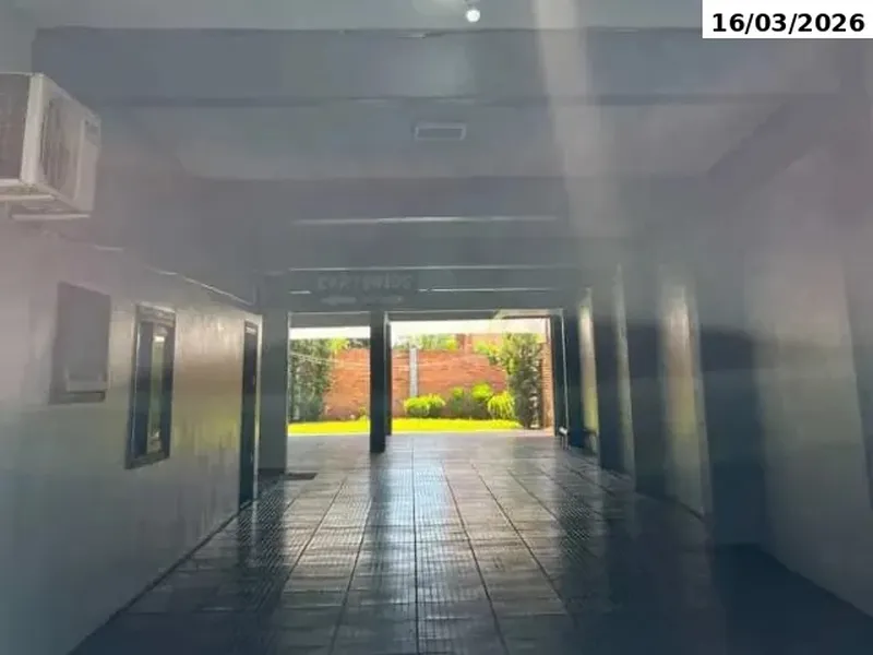 Comercial em leilão
