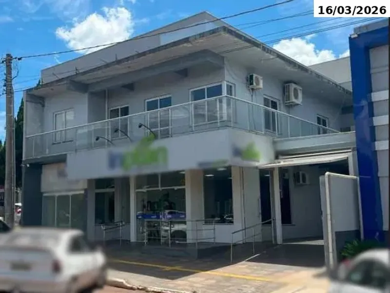 Comercial em leilão