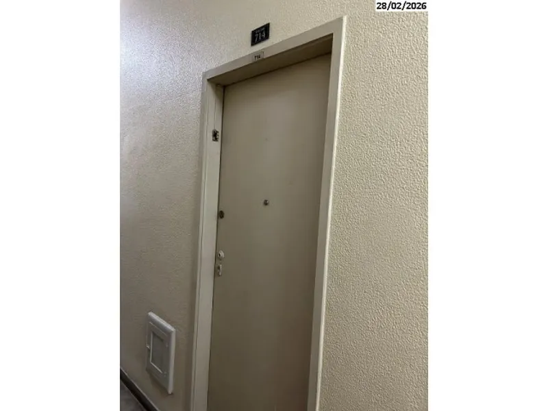 Comercial em leilão