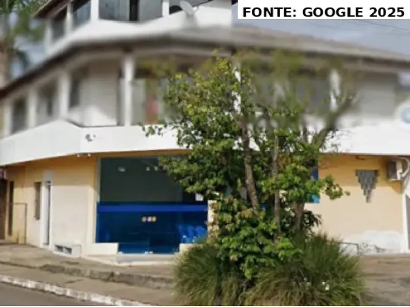 Comercial em leilão