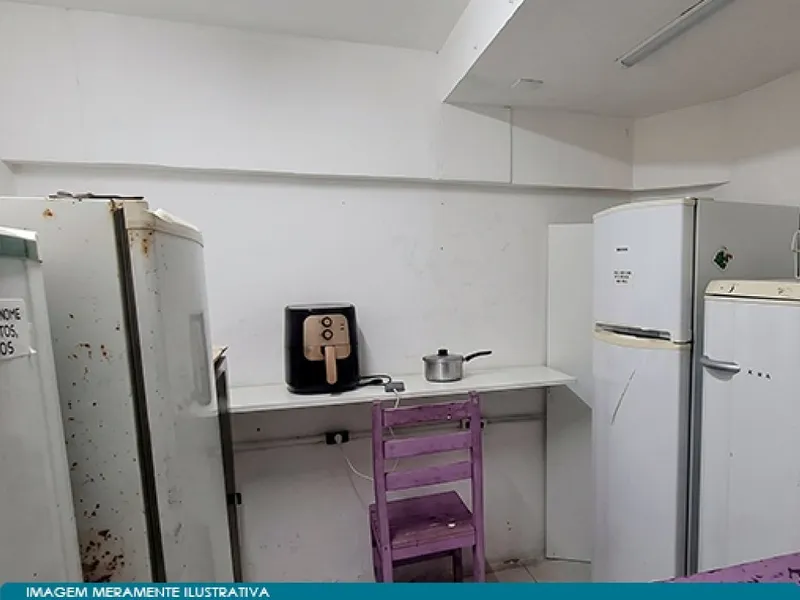 Comercial em leilão