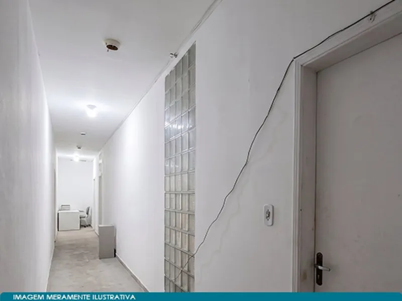 Comercial em leilão
