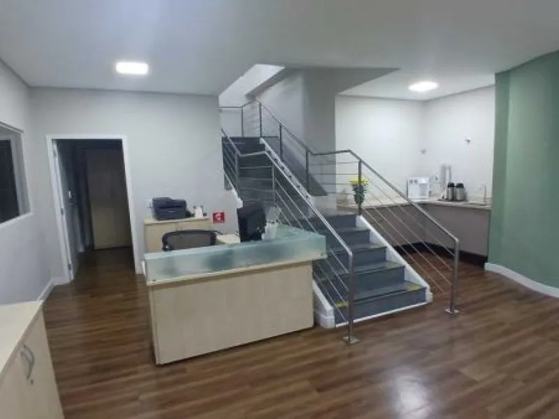 Comercial em leilão