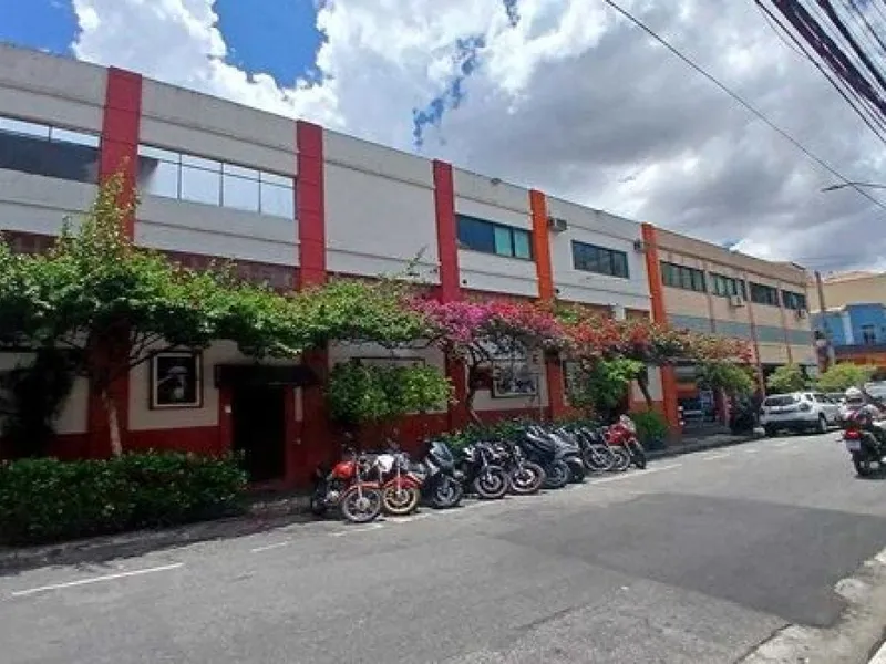 Comercial em leilão