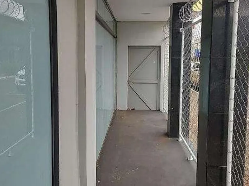 Comercial em leilão