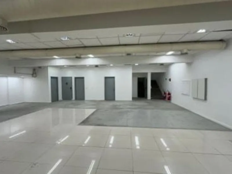 Comercial em leilão
