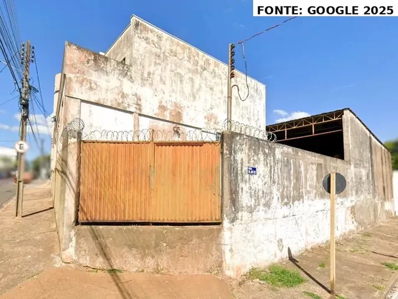 Comercial em leilão