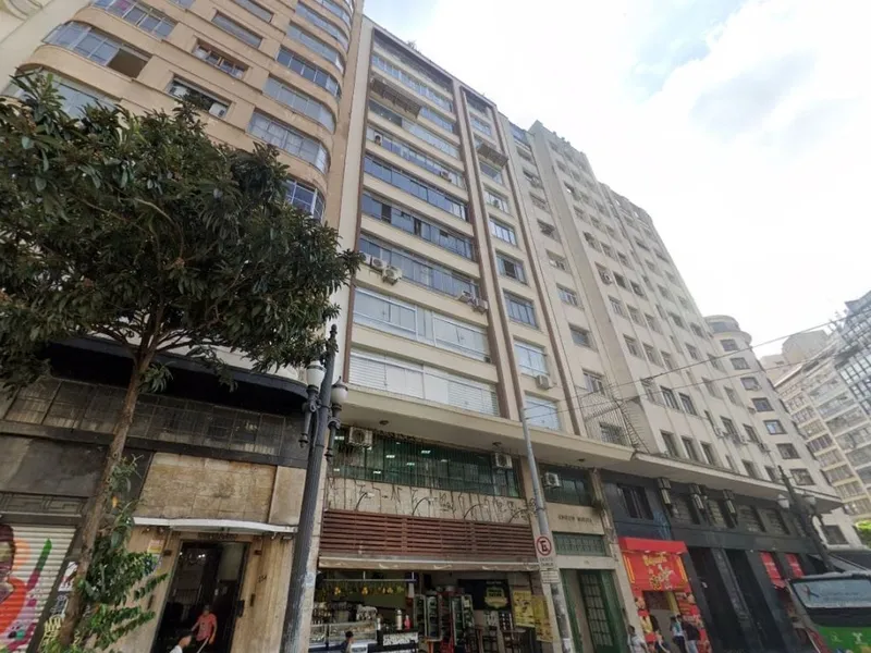 Comercial em leilão
