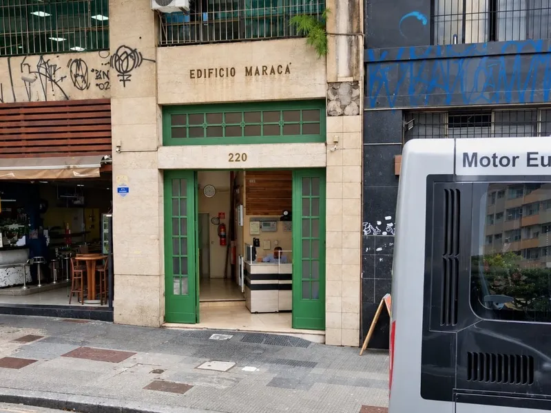 Comercial em leilão