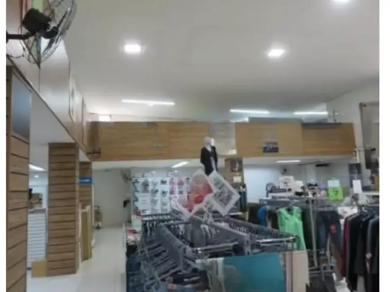 Comercial em leilão