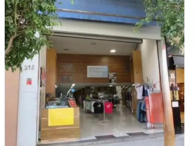 Comercial em leilão