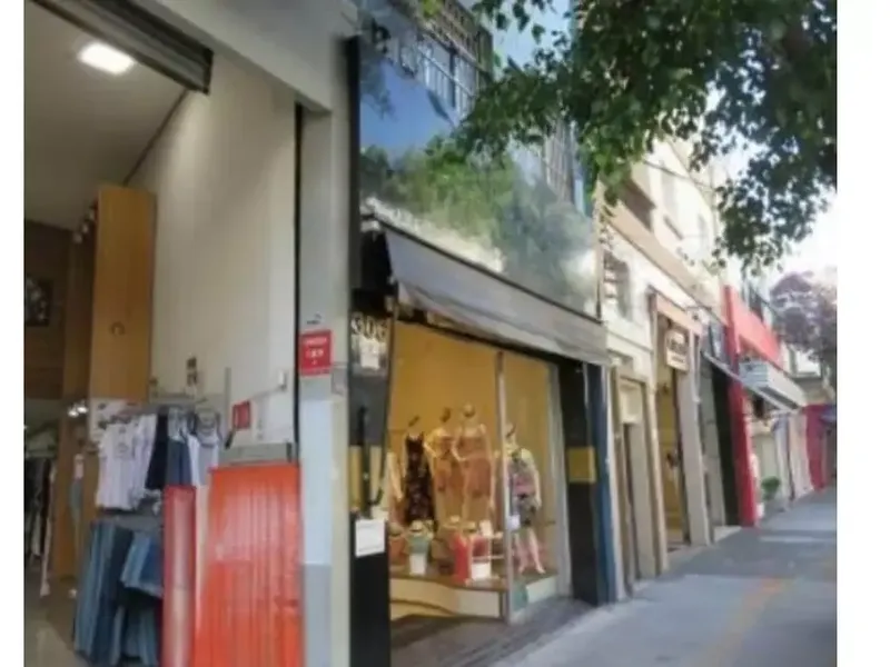 Comercial em leilão