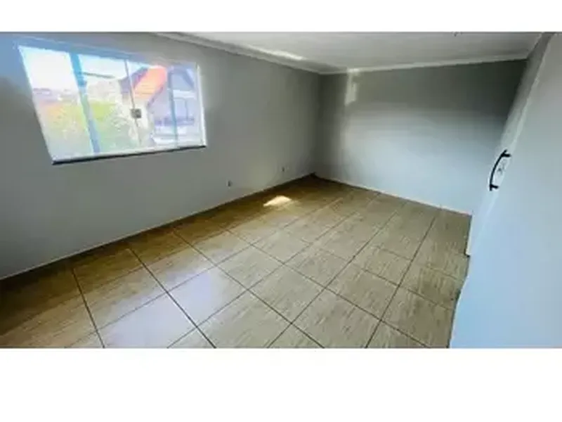 Comercial em leilão