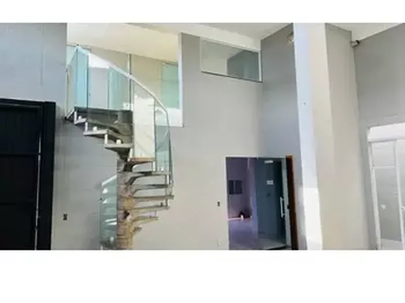 Comercial em leilão