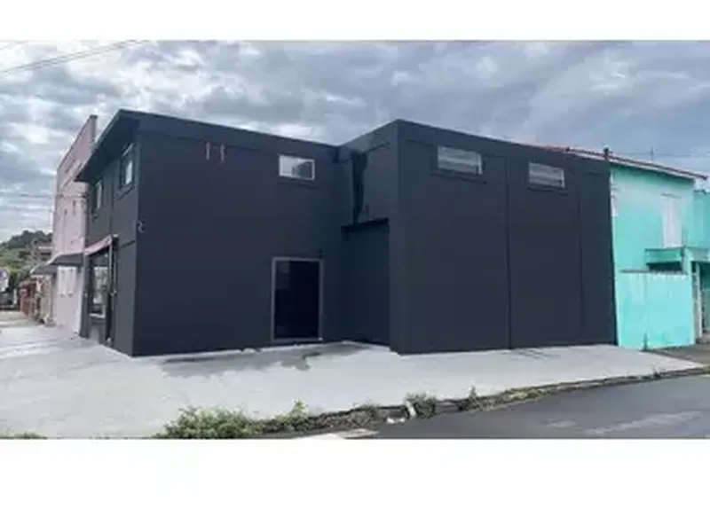 Comercial em leilão