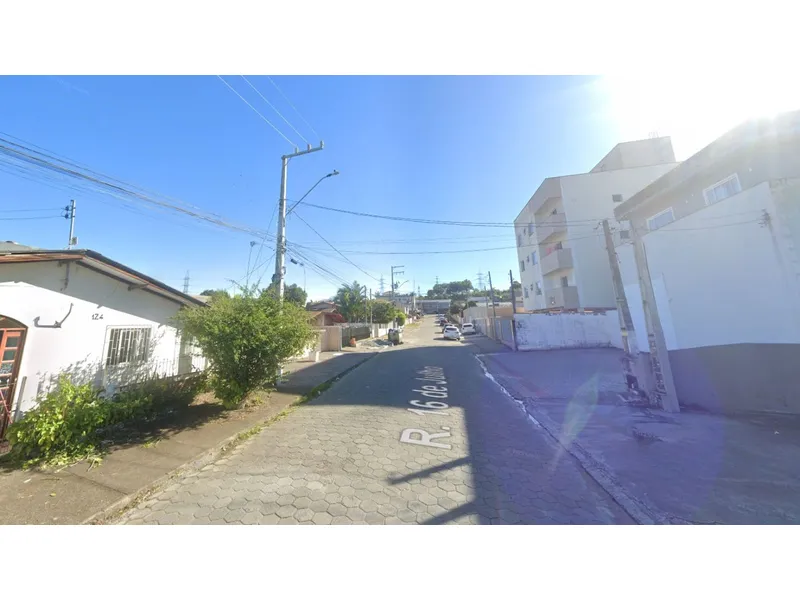 Outros em leilão