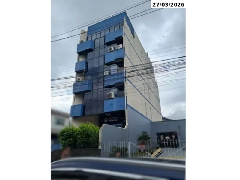 Comercial em leilão