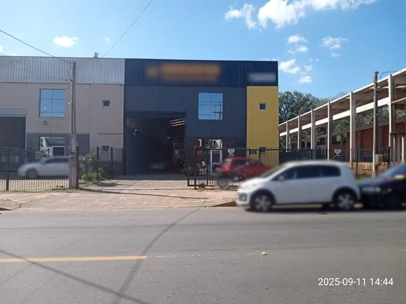 Comercial em leilão