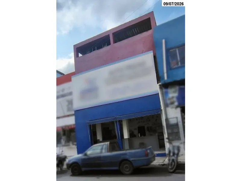 Comercial em leilão