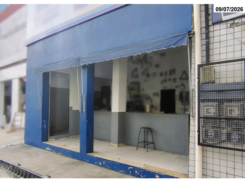 Comercial em leilão
