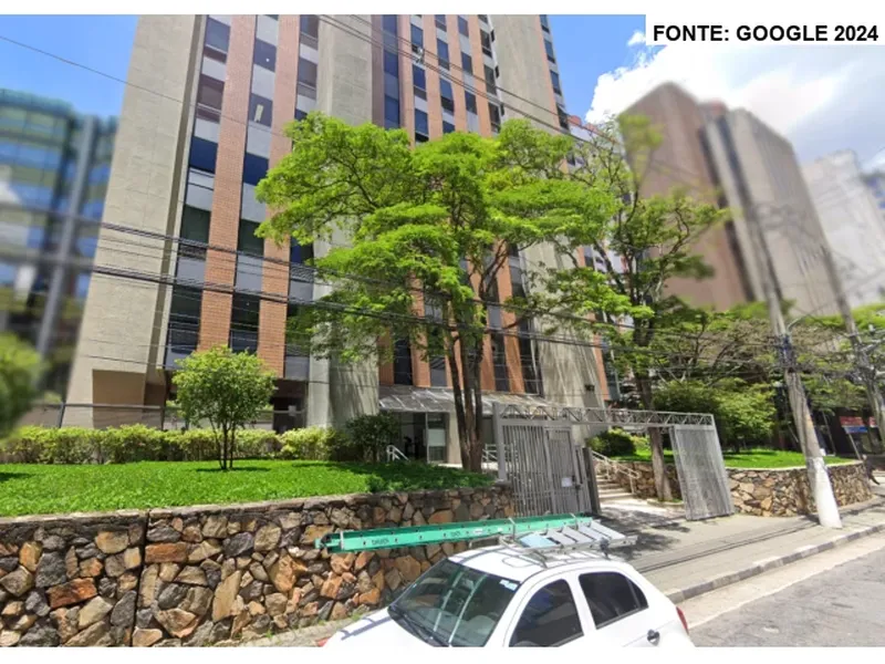 Comercial em leilão
