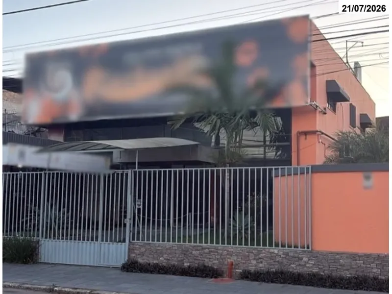 Comercial em leilão