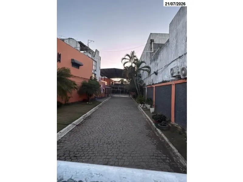 Comercial em leilão