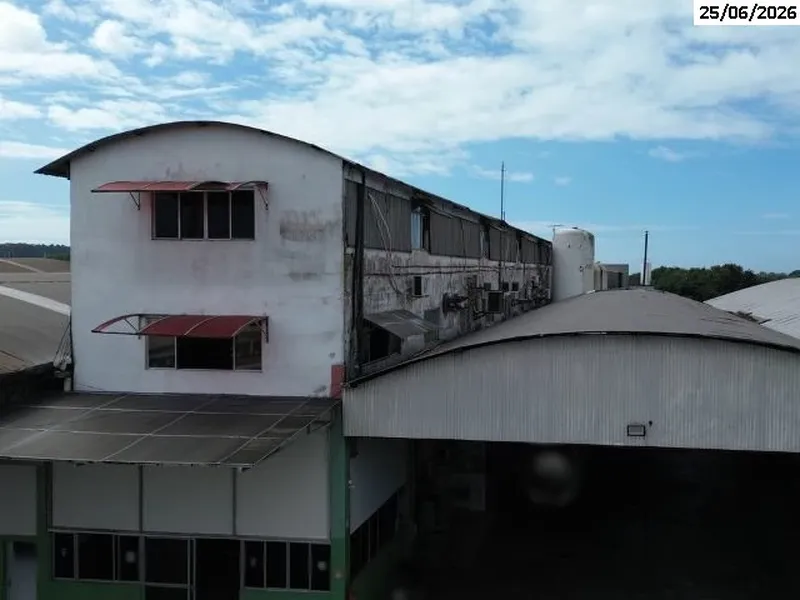 Comercial em leilão