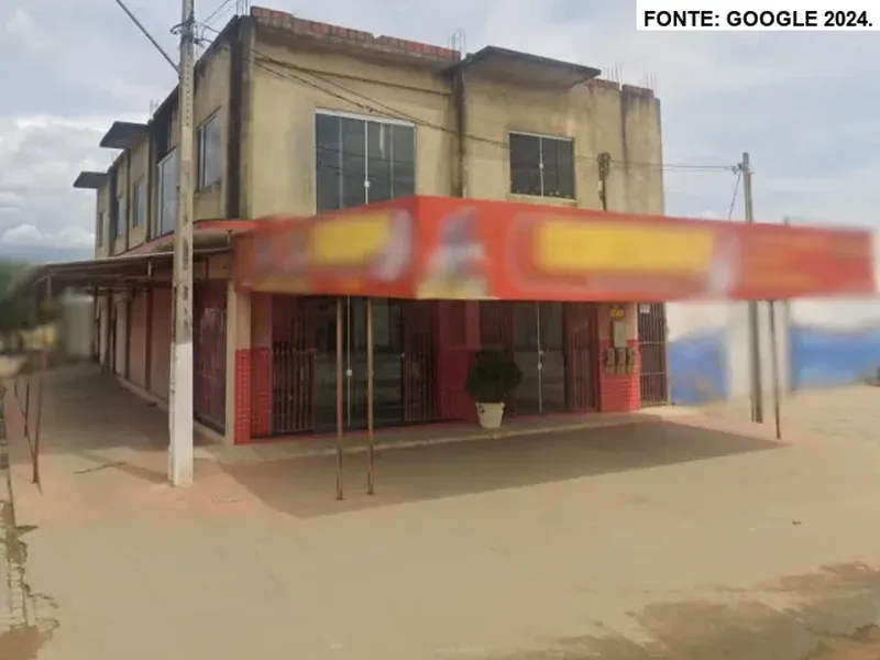 Comercial em leilão