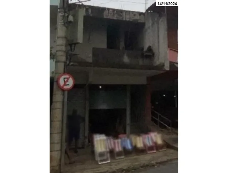Comercial em leilão