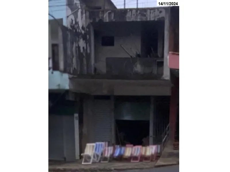 Comercial em leilão