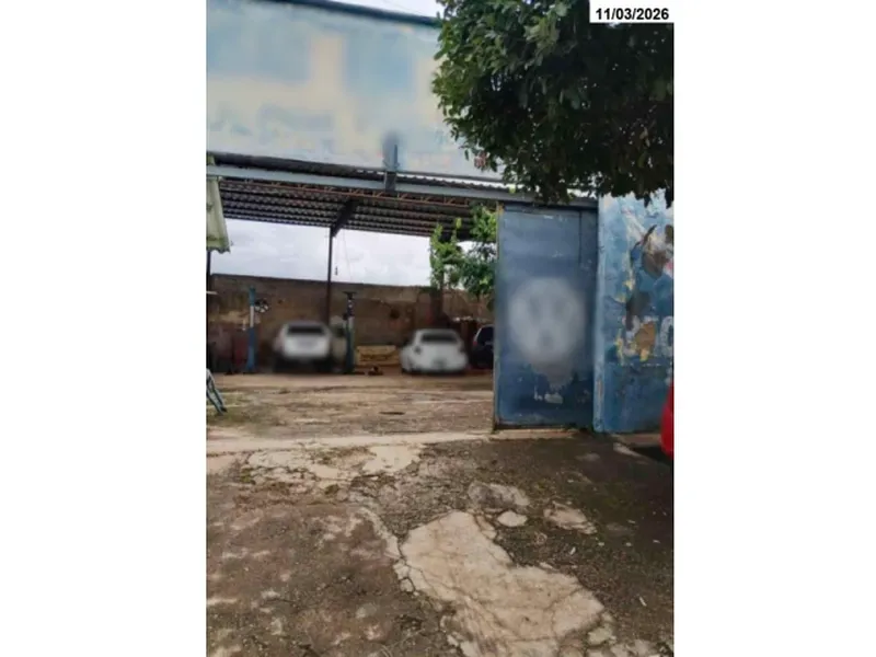 Comercial em leilão