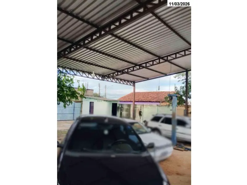 Comercial em leilão