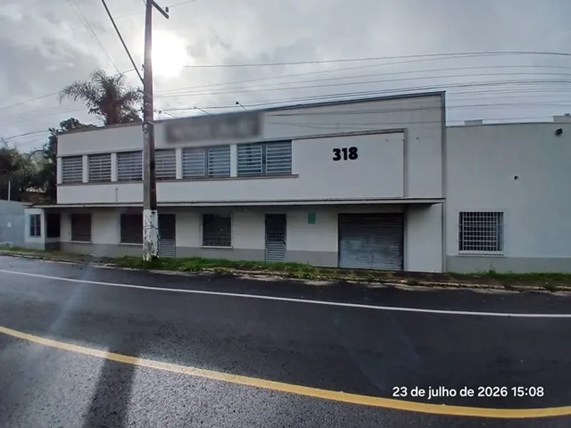 Comercial em leilão