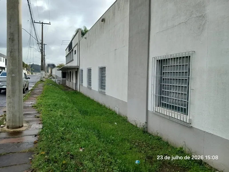 Comercial em leilão
